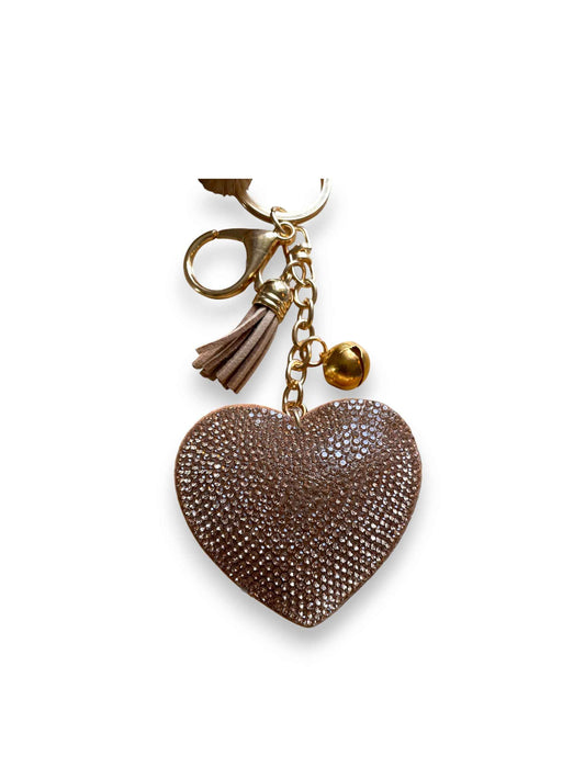 HJÄRTFORMAT VÄSKPYNT MED FLUFFIG POMPOM