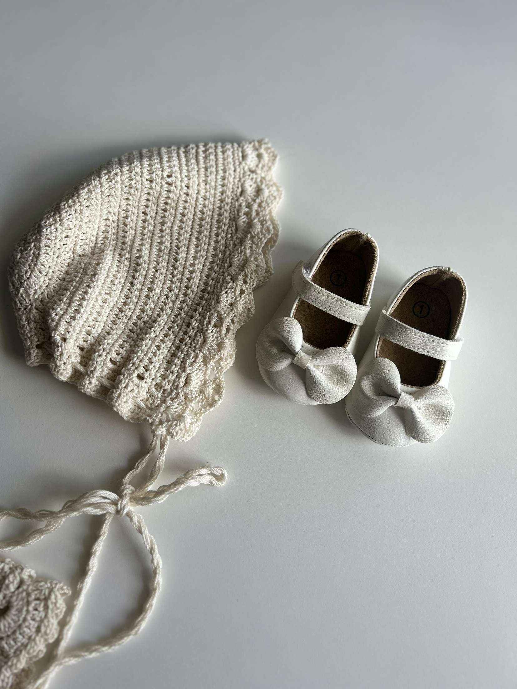 HANDGJORD DOPKLÄNNING MED MÖSSA - Best Clothes