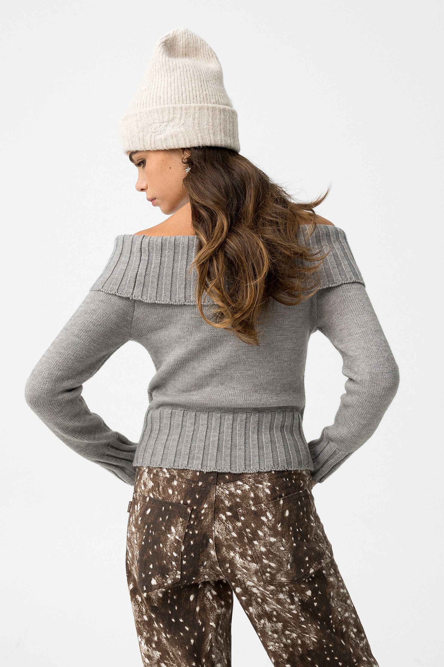 CAVERN OFF-SHOULDER RIBBED SWEATER