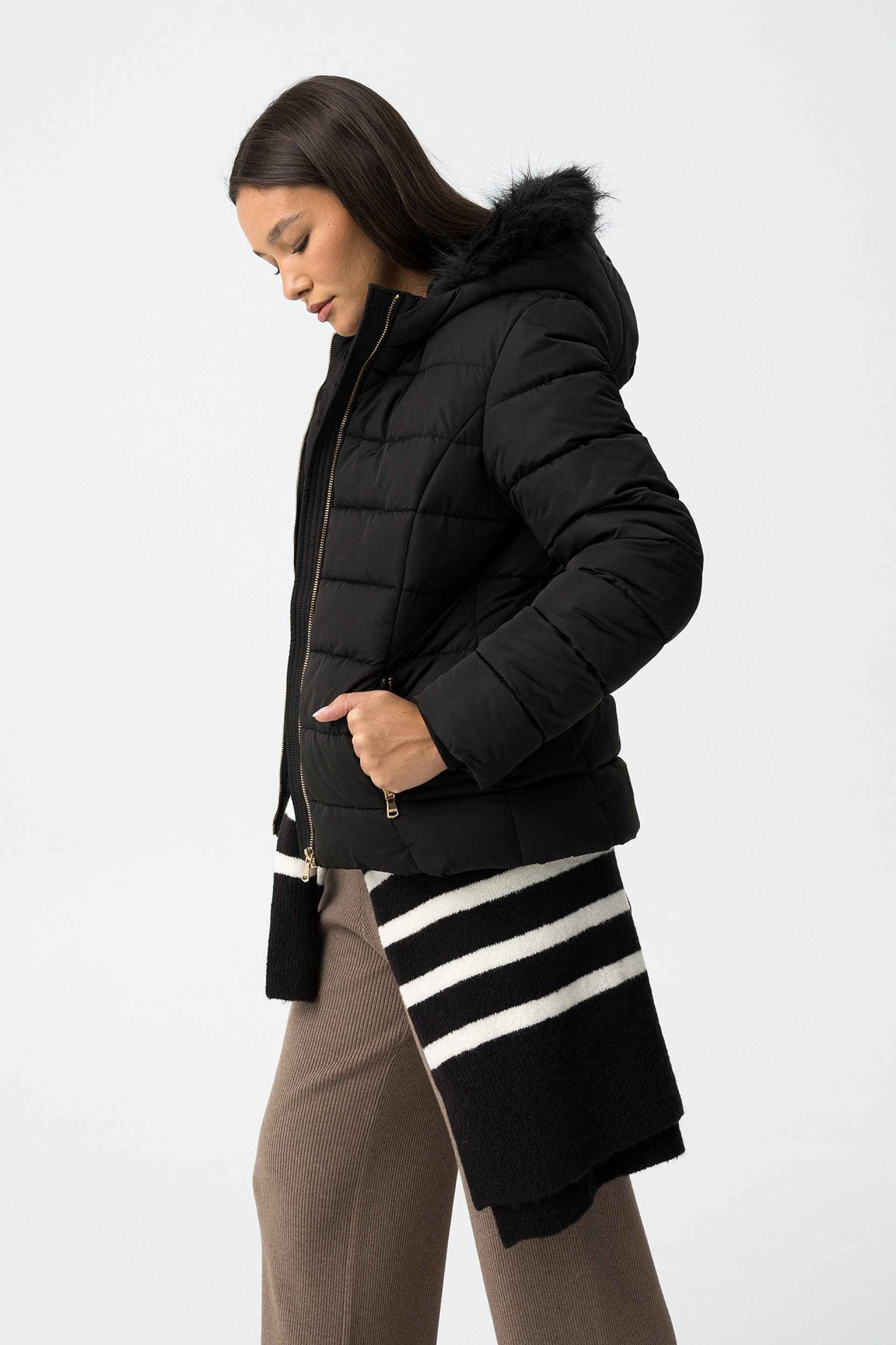 FEED SVART PUFFER DAMJACKA