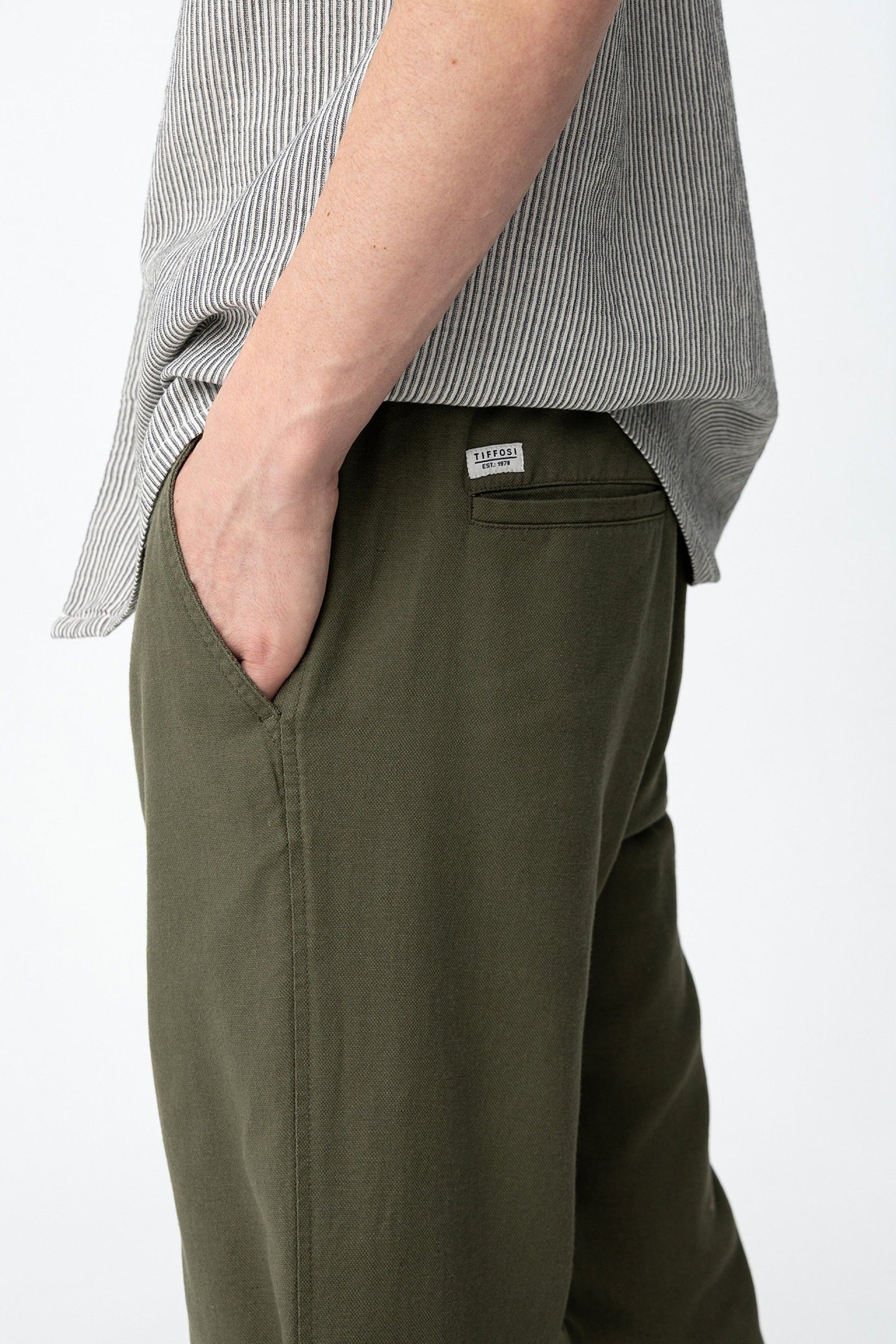 HOSE MIT ENTSPANNTER PASSFORM