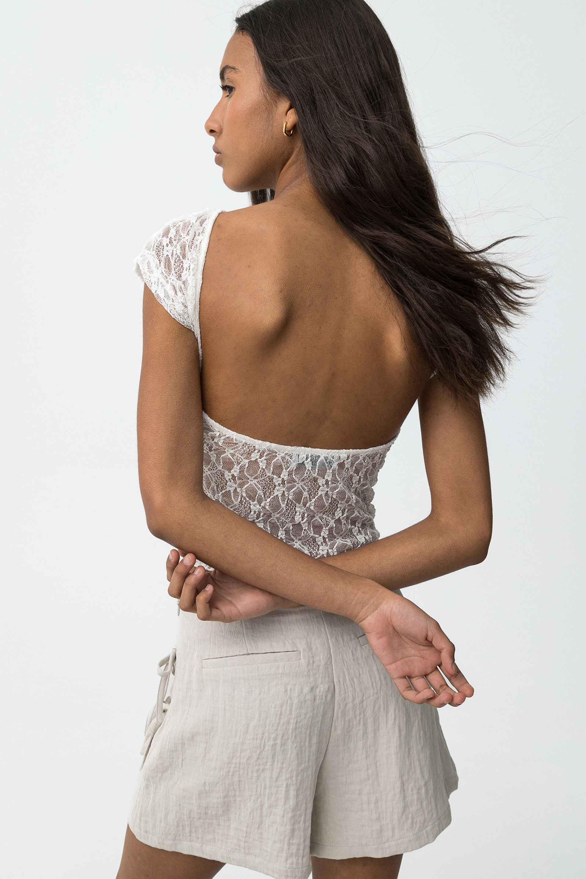 STRAWBERRY CROPPED LACE TOP