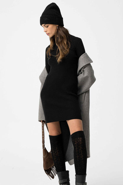 VALLIUM SVART STICKAD KLÄNNING