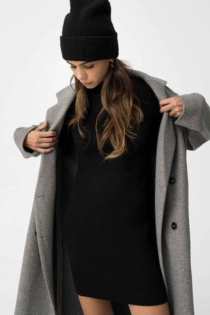 VALLIUM SVART STICKAD KLÄNNING