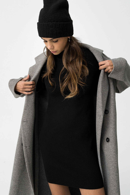 VALLIUM SVART STICKAD KLÄNNING