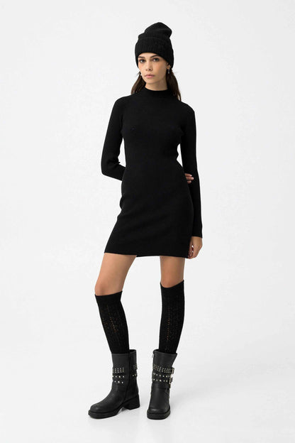 VALLIUM SVART STICKAD KLÄNNING